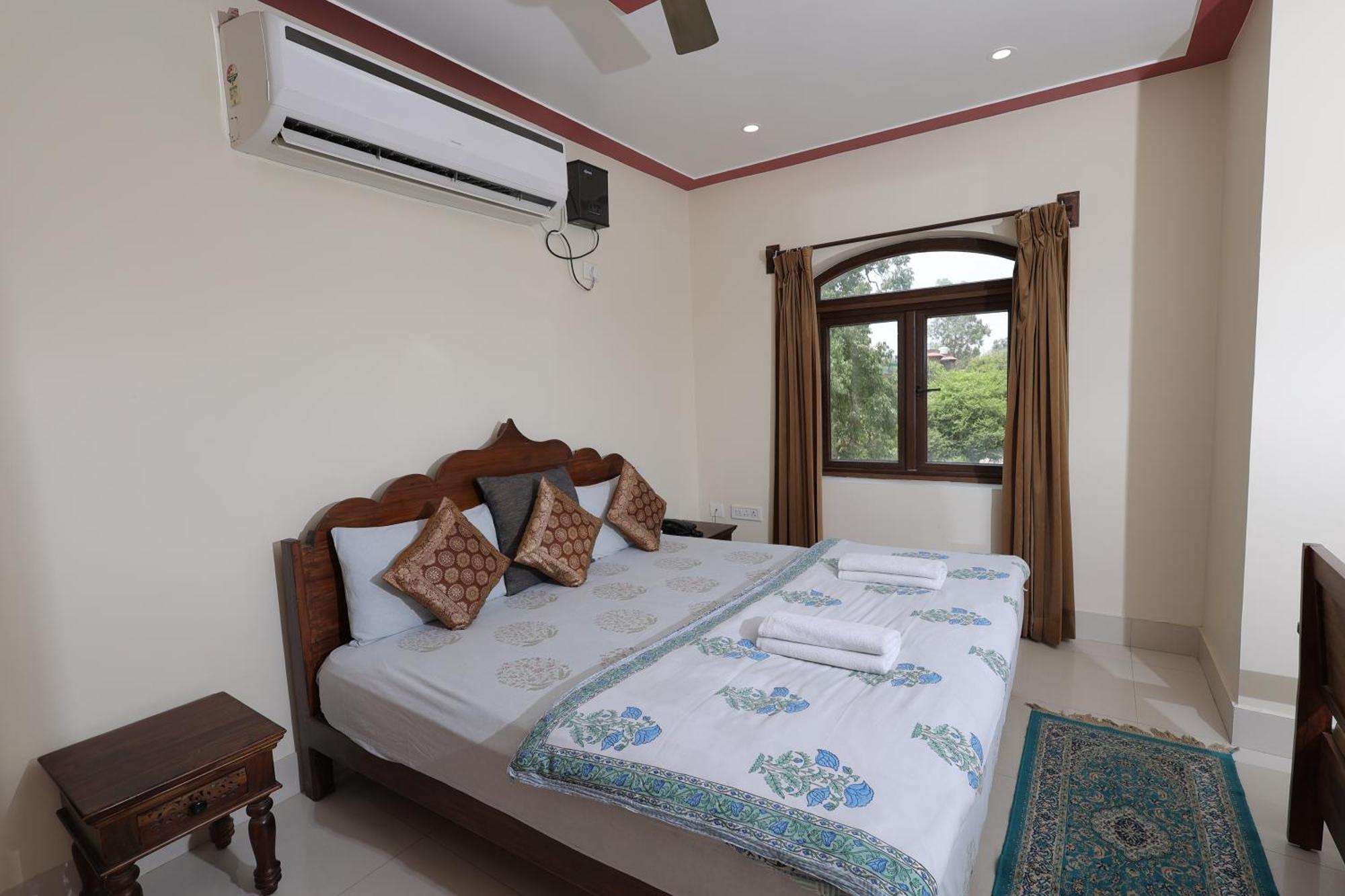 Mvt Guesthouse & Restaurant วรินดาวัน ภายนอก รูปภาพ