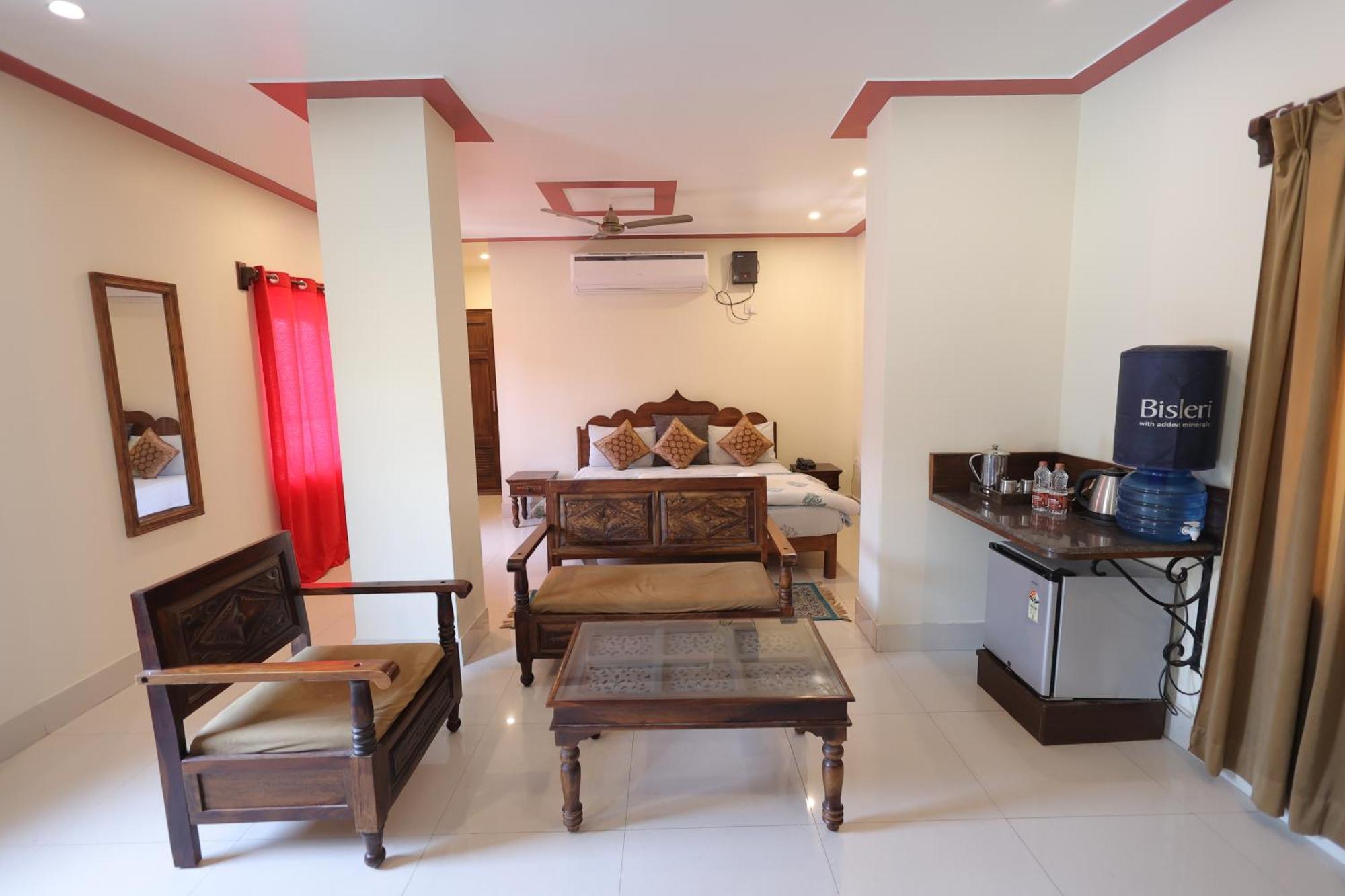 Mvt Guesthouse & Restaurant วรินดาวัน ภายนอก รูปภาพ