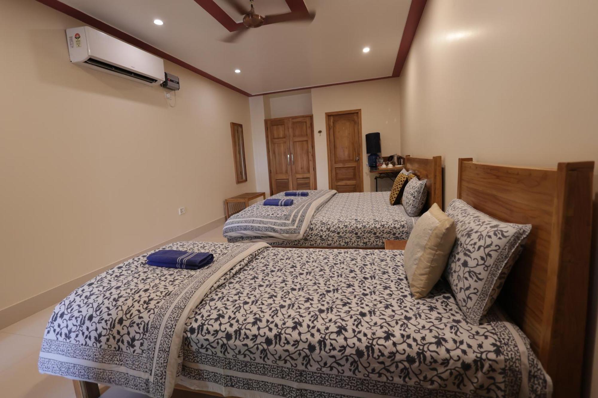 Mvt Guesthouse & Restaurant วรินดาวัน ภายนอก รูปภาพ