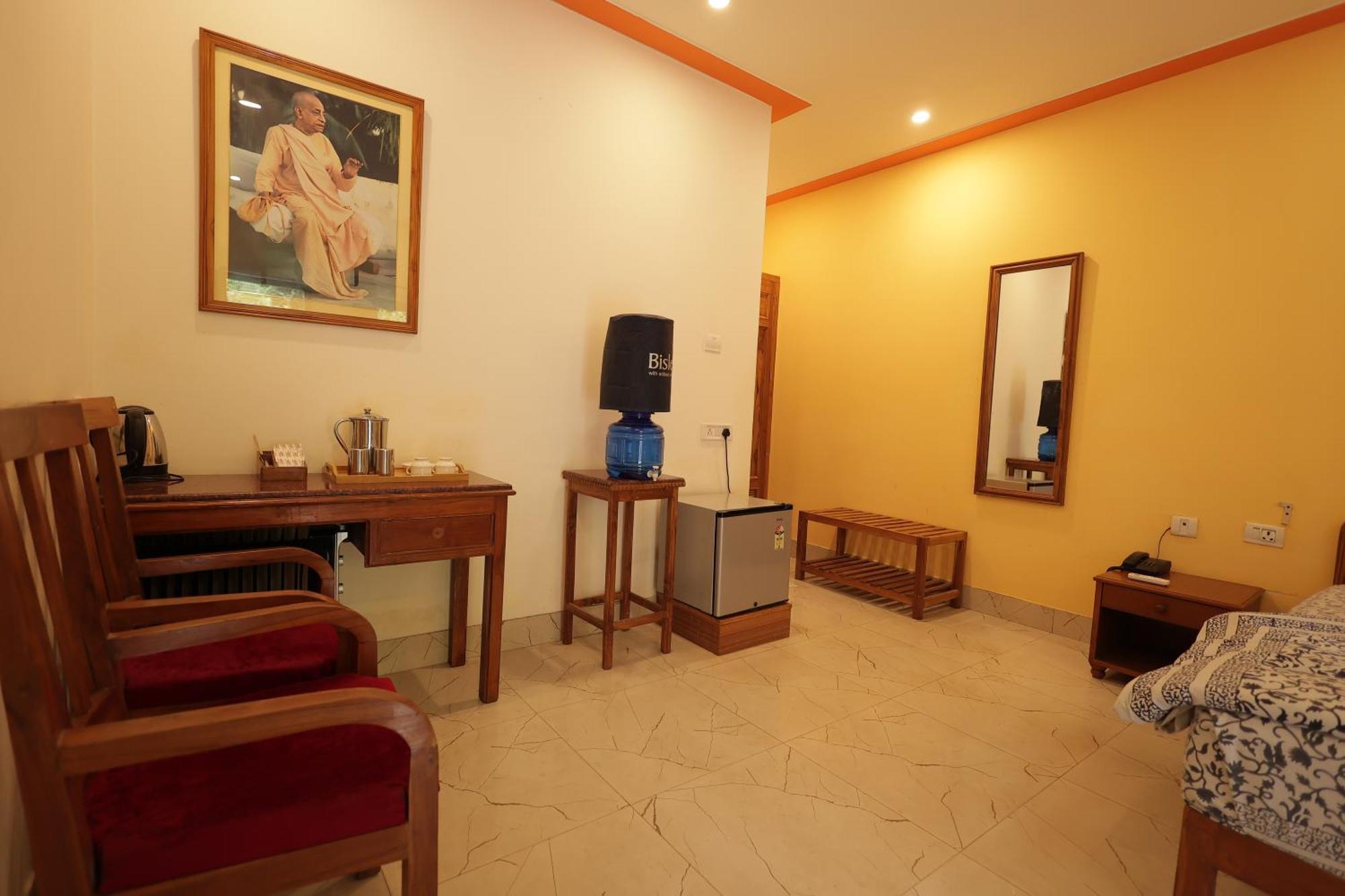 Mvt Guesthouse & Restaurant วรินดาวัน ภายนอก รูปภาพ