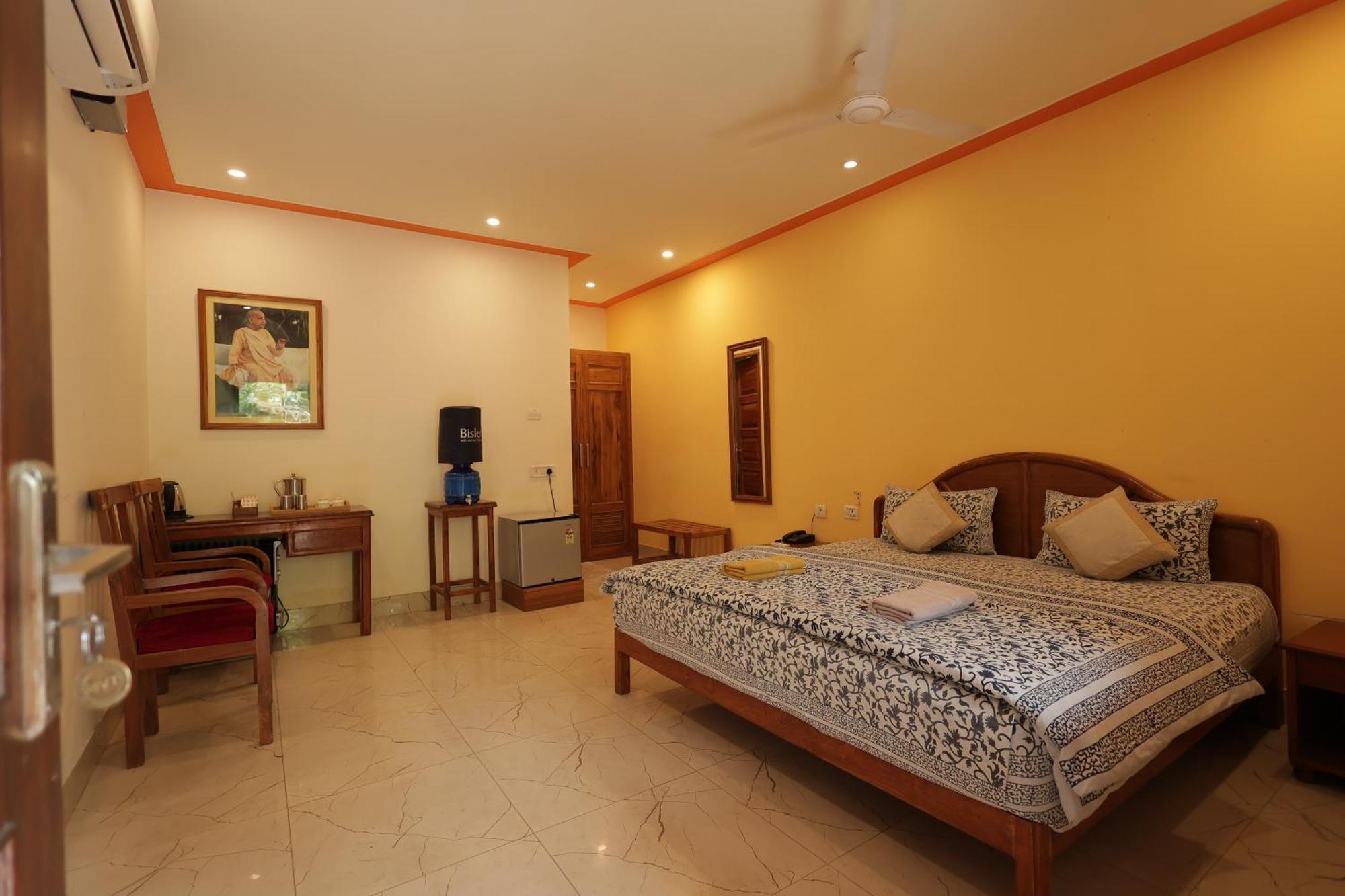 Mvt Guesthouse & Restaurant วรินดาวัน ภายนอก รูปภาพ