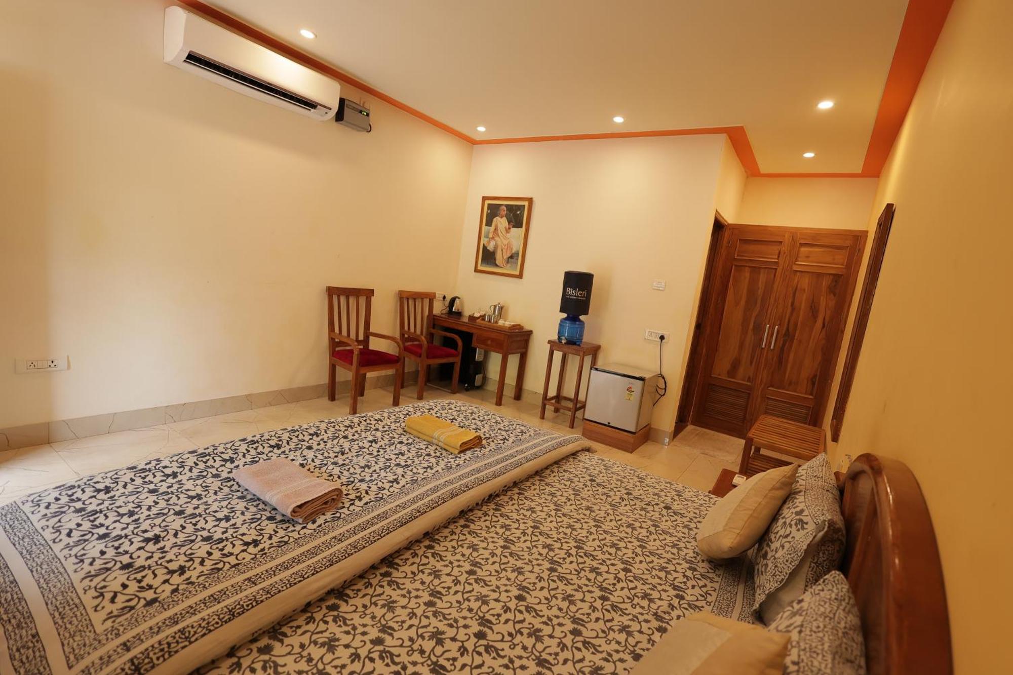 Mvt Guesthouse & Restaurant วรินดาวัน ภายนอก รูปภาพ