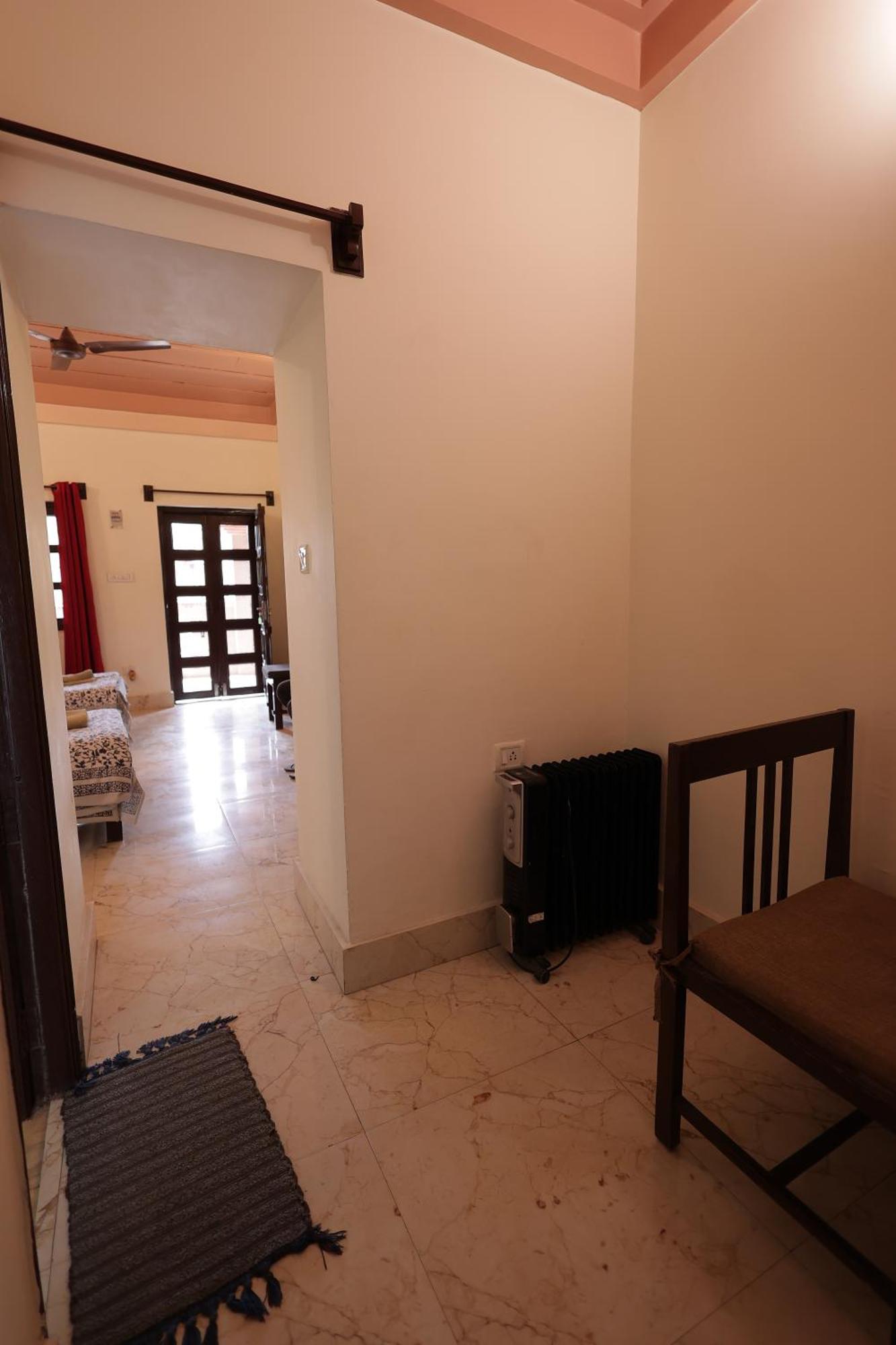 Mvt Guesthouse & Restaurant วรินดาวัน ภายนอก รูปภาพ