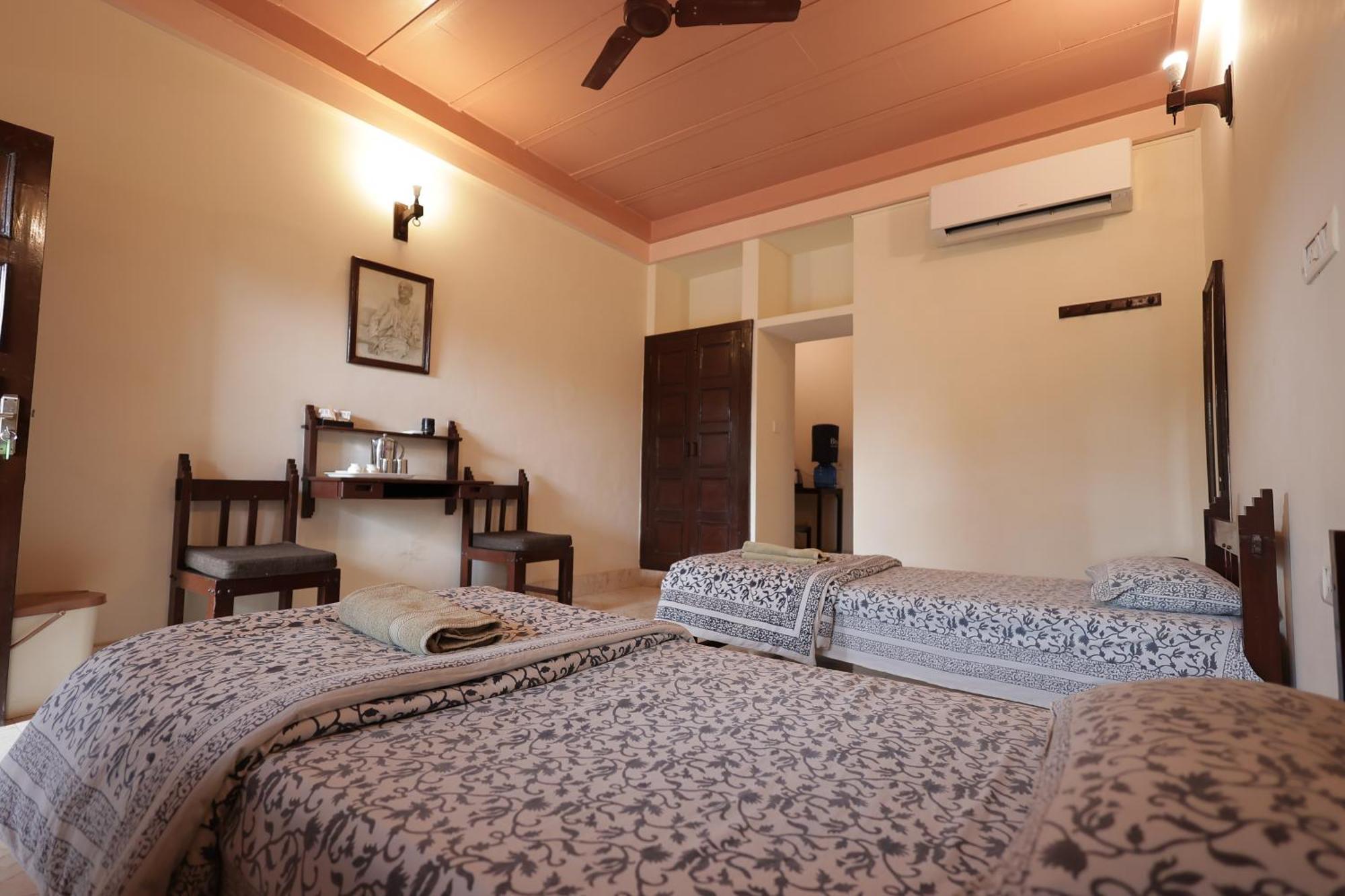 Mvt Guesthouse & Restaurant วรินดาวัน ภายนอก รูปภาพ