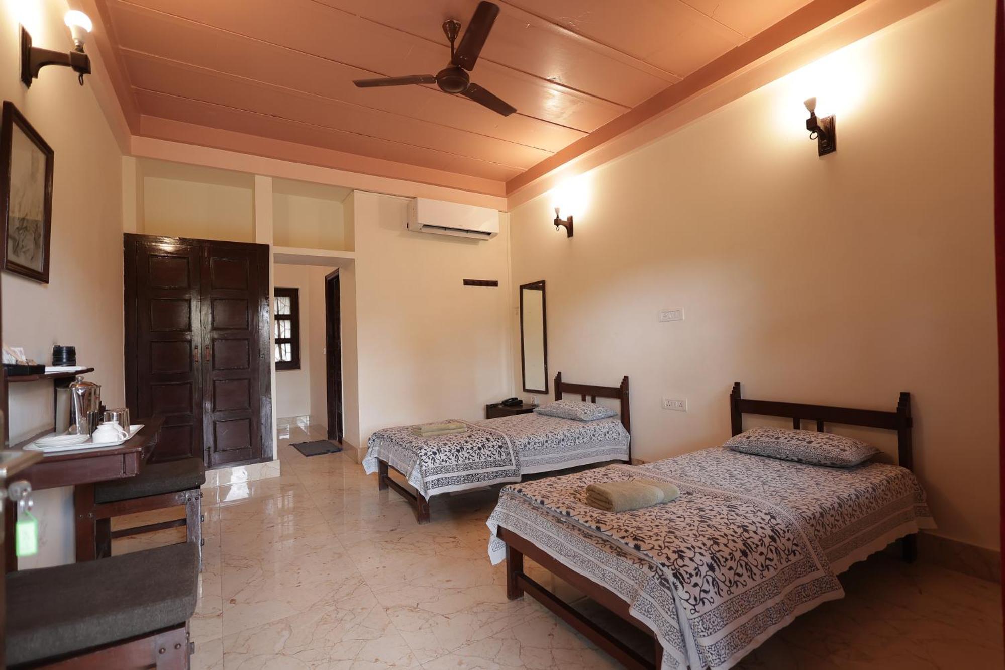 Mvt Guesthouse & Restaurant วรินดาวัน ภายนอก รูปภาพ