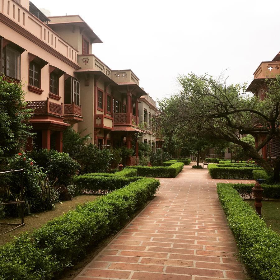 Mvt Guesthouse & Restaurant วรินดาวัน ภายนอก รูปภาพ