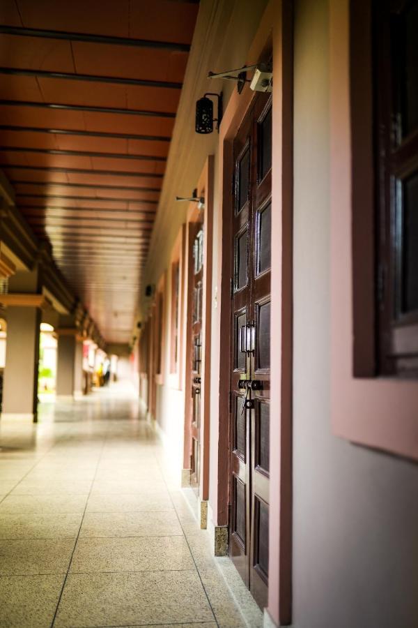 Mvt Guesthouse & Restaurant วรินดาวัน ภายนอก รูปภาพ