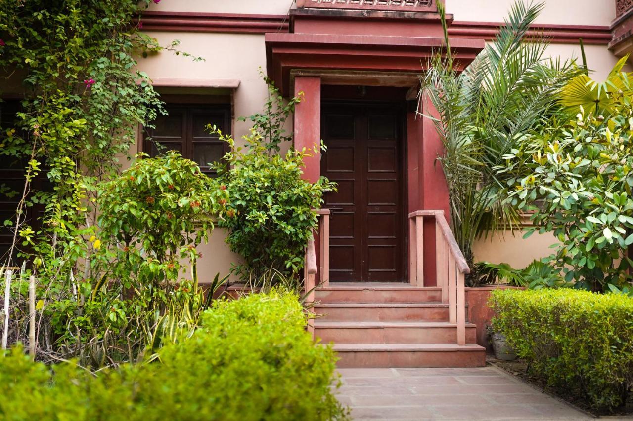 Mvt Guesthouse & Restaurant วรินดาวัน ภายนอก รูปภาพ