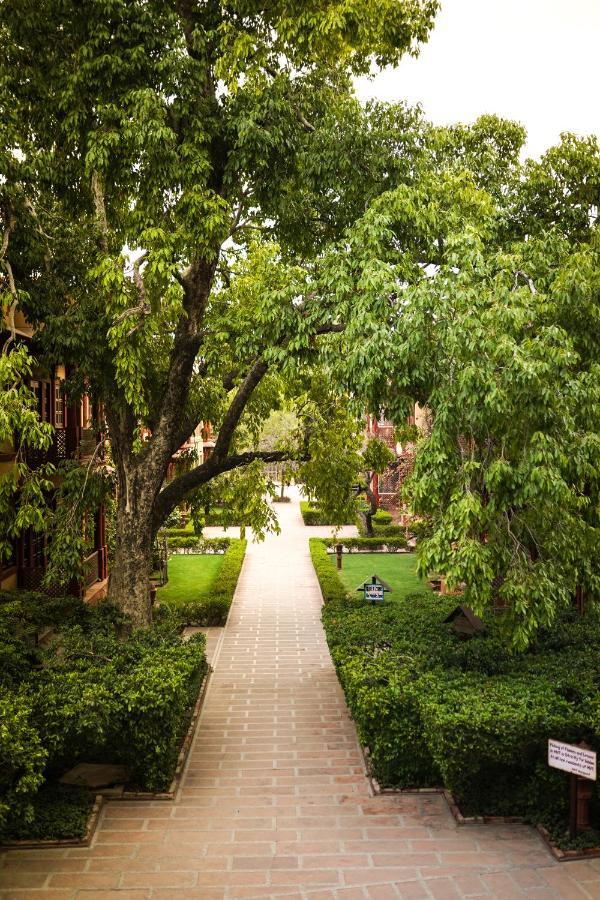 Mvt Guesthouse & Restaurant วรินดาวัน ภายนอก รูปภาพ