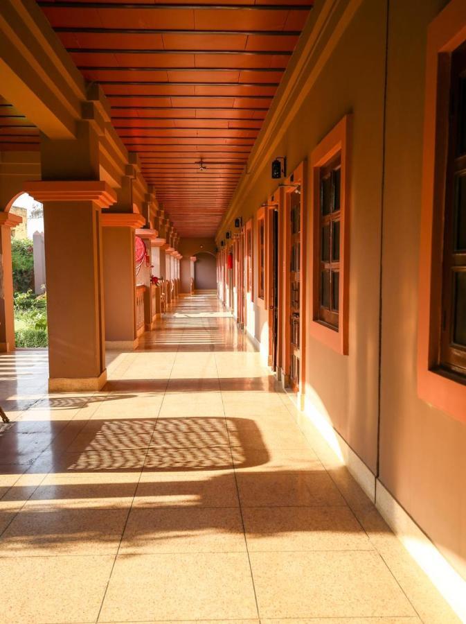 Mvt Guesthouse & Restaurant วรินดาวัน ภายนอก รูปภาพ